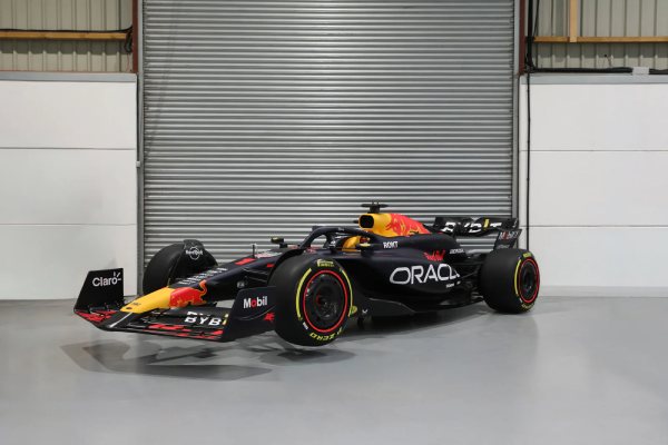 F1 Authentics Official Oracle Red Bull Racing 2024 RB20 Show Car