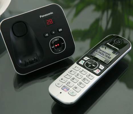 Suitsupply Panasonic KX-TG 6823 Cordless Phone, Trio Handset with Answer Machine